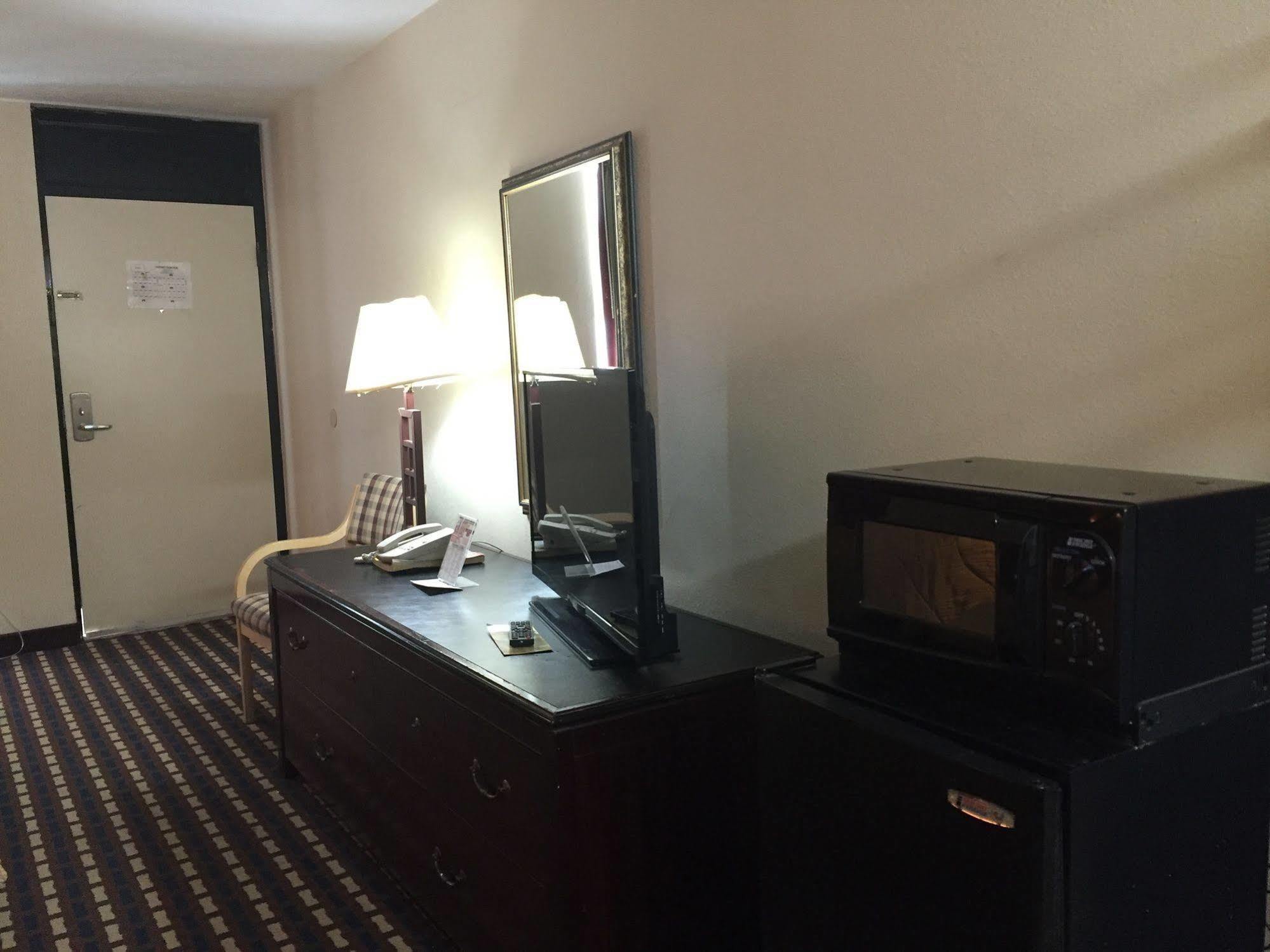 موريستاون Parkway Inn المظهر الخارجي الصورة